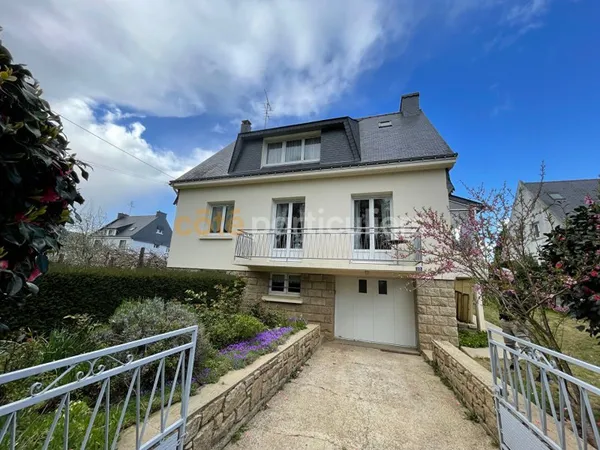 Jolie maison néo-bretonne traditionnelle 3 chs dans quartier calme