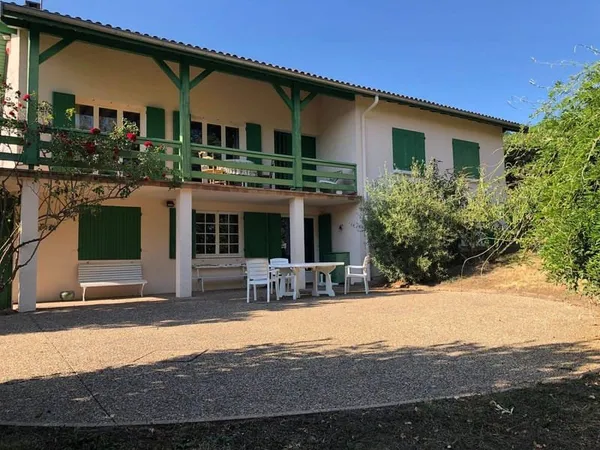 Maison 12 pièces 233 m²