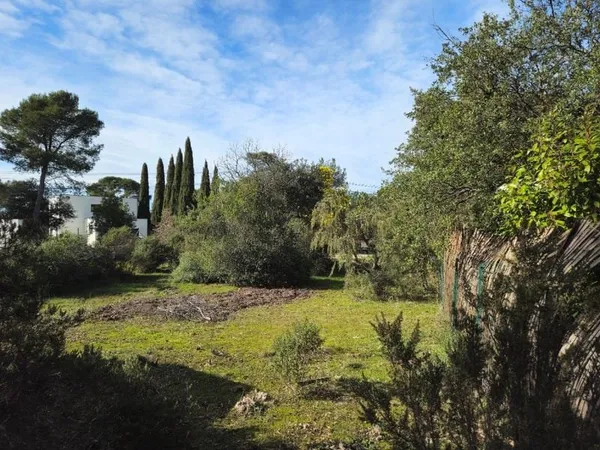 Terrain 666 m²