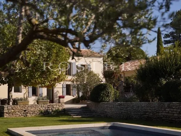 Superbe bastide rénovée avec vue sur le Luberon.