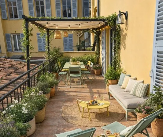 RARE 3 PIECES AVEC TERRASSE PARKING COLLECTIF PORT