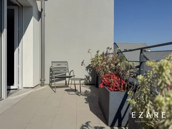 Appartement T5 - Dernier étage avec terrasse et ascenseur