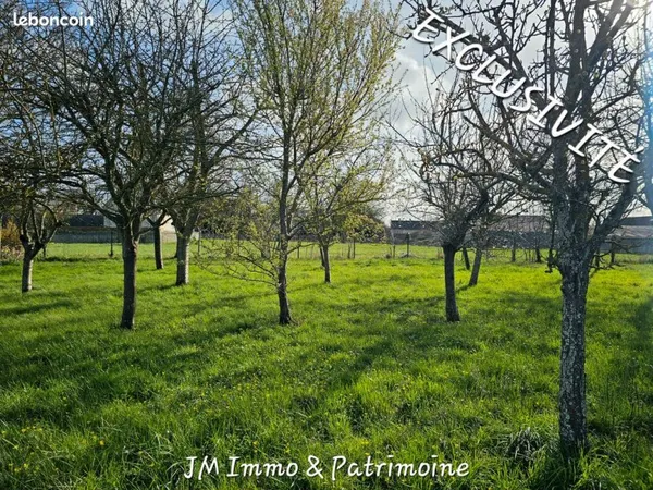 Terrain constructible Hors lotissement, clos de murs, Meuvaines à proximité d'Arromanches 1562m2