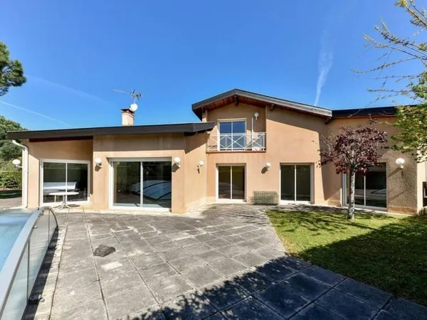 Maison 7 pièces 281 m²