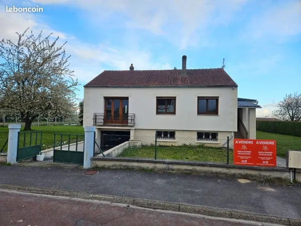 Maison avec grand terrain clos