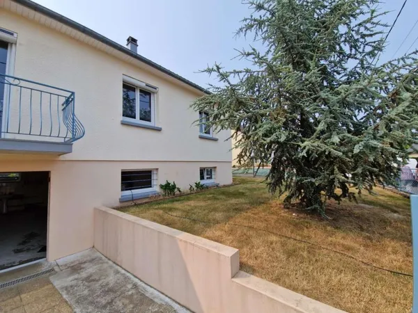 Maison de bourg sur sous-sol à SPAY avec 4 chambres jardin