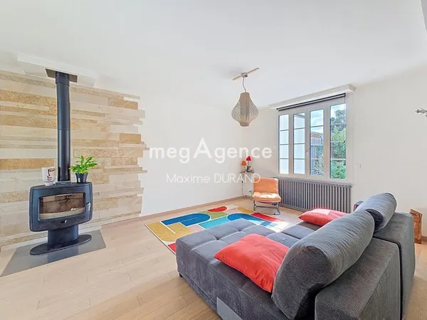 Maison rénovée avec garage grand jardin