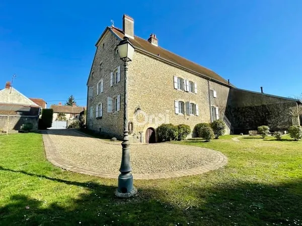Maison 5 pièces 285 m²