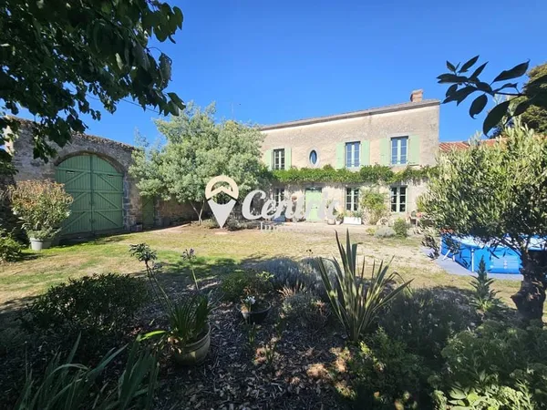 Maison 8 pièces 250 m²