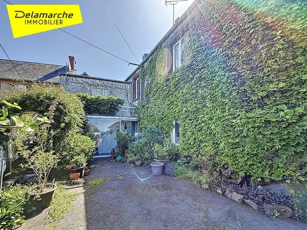 Maison Brehal 6 pièce(s) à 2 kms de la mer, des commerces et écoles.