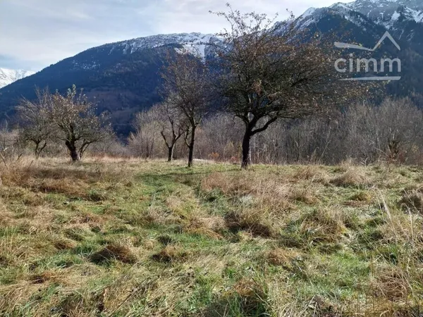Terrain de montagne constructible 790 m²