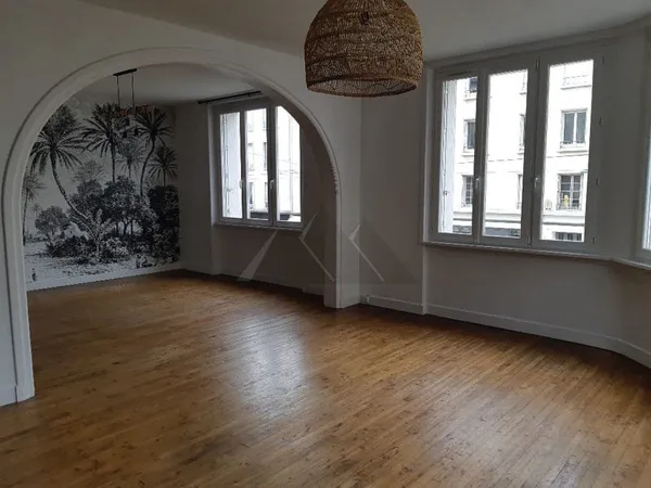 A LOUER BREST APPARTEMENT T4 CENTRE VILLE TRAM BALCON