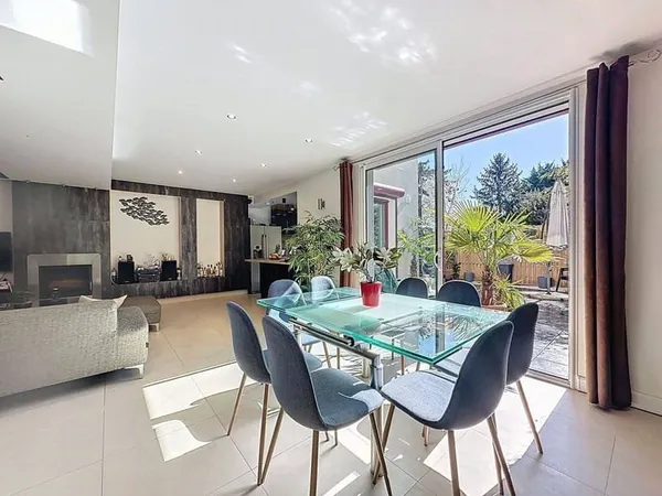 Maison 7 pièces 161 m²