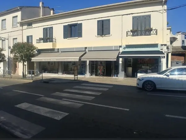 Local commercial 167 m²