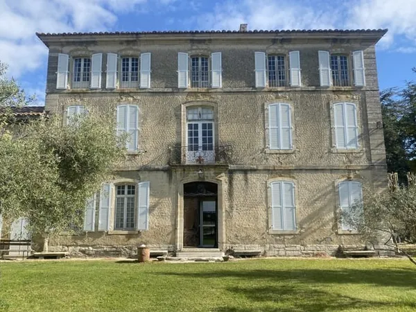 Bastide Historique du XVIIIème sur 42 hectares de Bois et Vi