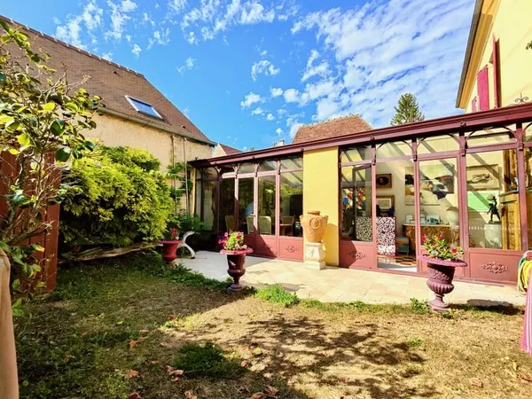 Maison de ville 194 m2 - 5 chambres - 5 min de la gare de Vi