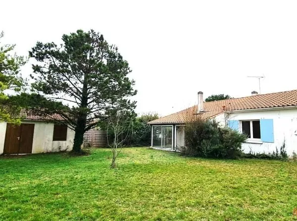 À Meschers, une maison à réinventer - terrain près de 1 000 m²