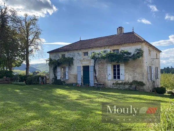 Propriete D'artiste Et D'architecte Avec 3 Habitations, Une Grange Ouverte Et Un Beau Parc