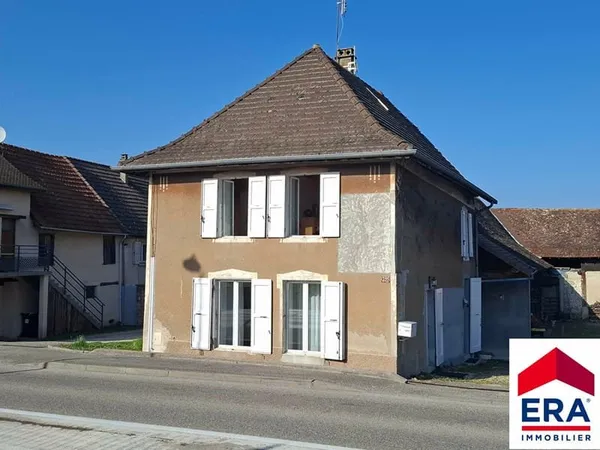 Maison de village de 110 m² avec garage.