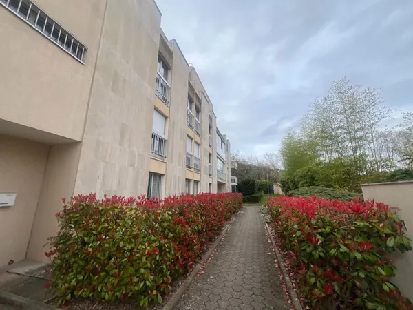 Le Chesnay - Spacieux 5 pièces avec loggia, cadre de vie idéal pour toute la famille !