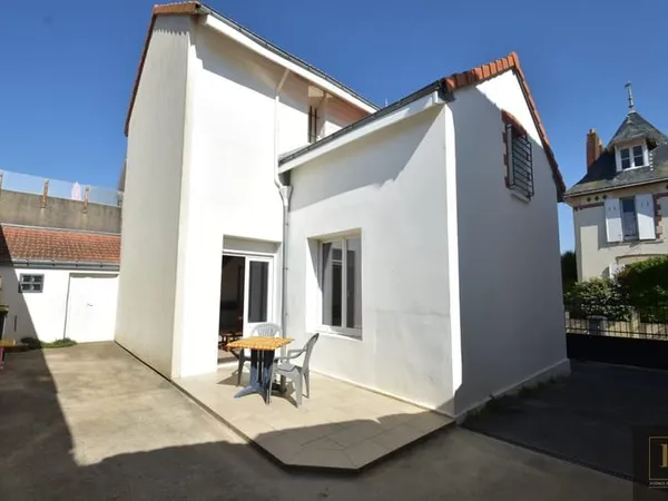 Au coeur du bourg de la-Bernerie-en-Retz - belle maison anci