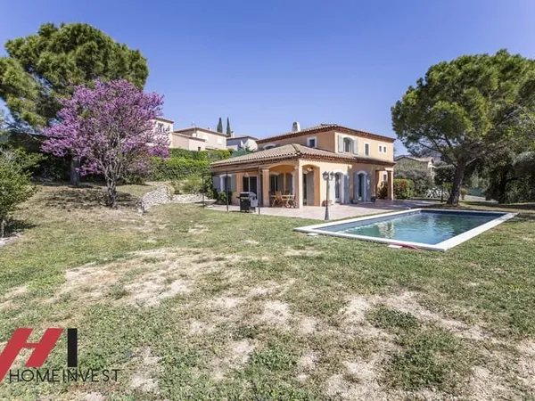 VUE ET TERRAIN A COUPER LE SOUFFLE POUR CETTE VILLA