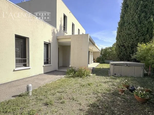 Aix en Provence - Maison contemporaine en ville.