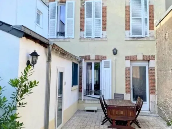Maison de ville charmante à Orléans