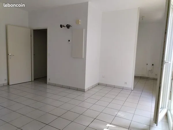 Studio non meublé - proche de la gare