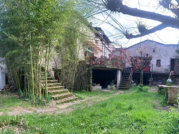 Maison avec jardin, au coeur du village de Lasalle, à l'abri des regards et du bruit