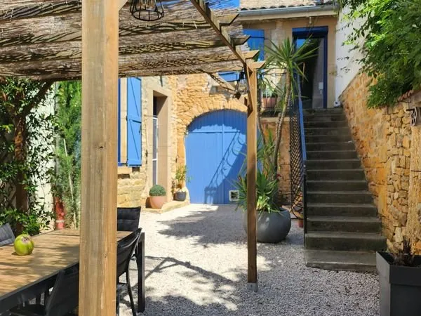 Charmante maison en pierre dorée - 155 m² - 4 chambres - Garage - Cour intérieure- Gleizé