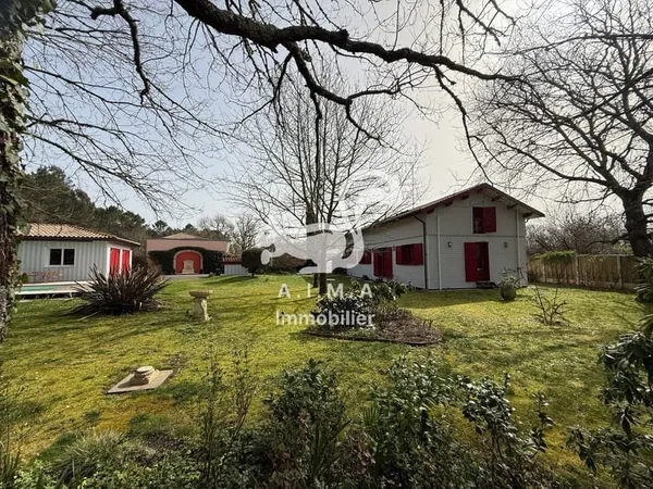 Mios, au calme en quartier, sur 4537m2 de jardin, maison 3ch