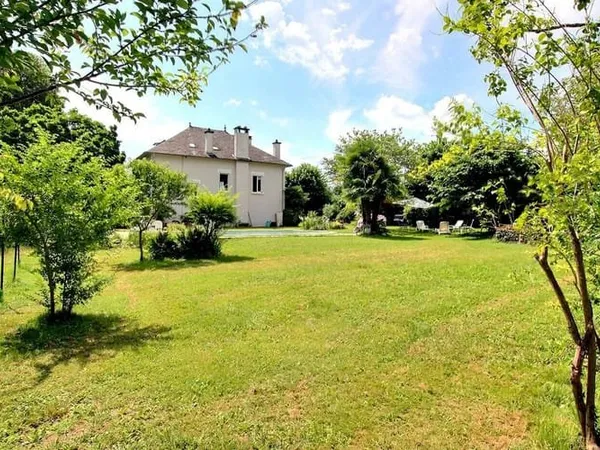 Maison 8 pièces 330 m²