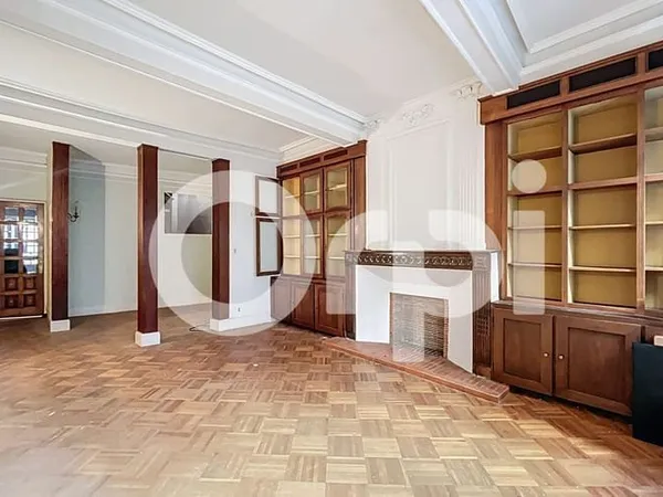 Immeuble 5 pièces 275 m²