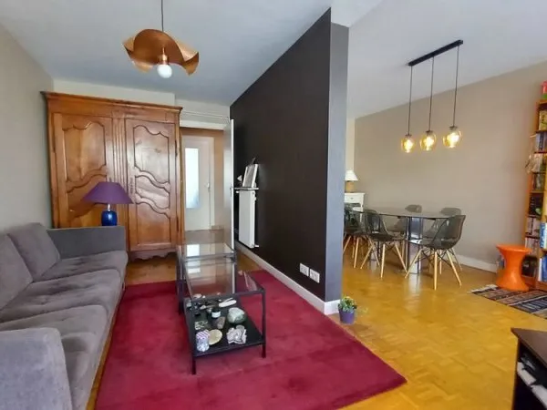 bel appartement traversant 75 m2 (Est-Ouest) avec garage