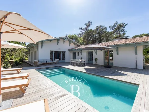 SOMPTUEUSE VILLA «LES HÉRONS» EN PLEIN CENTRE DU CAP FERRET, AVEC PISCINE - POUR 10 PERSONNES