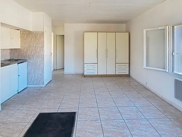 Appartement 2 pièces avec terrasse, jardin et 2 parkings