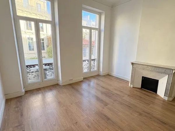 T3 RUE ROUX DE BRIGNOLES