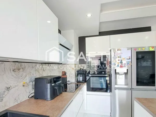 A Mulhouse dans le quartier prisé du Bas-Rebberg, belle et agréable maison mitoyenne de 194 m2, 8 pi