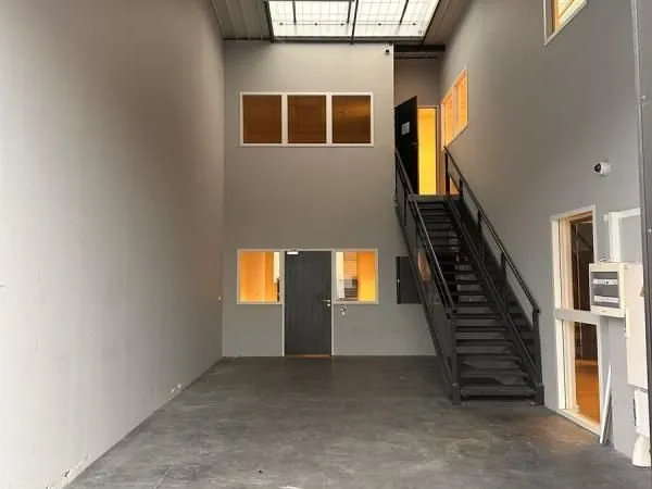 Local d'activité 300 m²