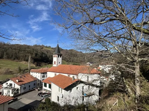 À VENDRE MAISON DIVISÉE EN 3 APPARTEMENTS À UREPEL