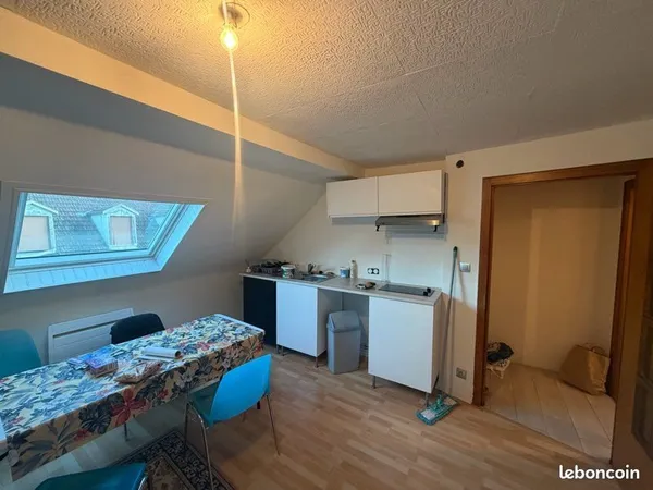 Bel appartement disponible immédiatement, comportant 3 pièces