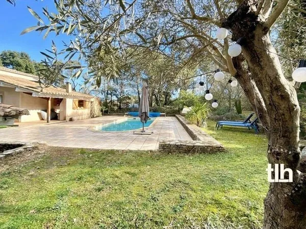 Maison 7 pièces 256 m²