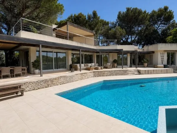 NIMES COLLINES NORD Maison d'architecte de 215 m2 sur 3100 m