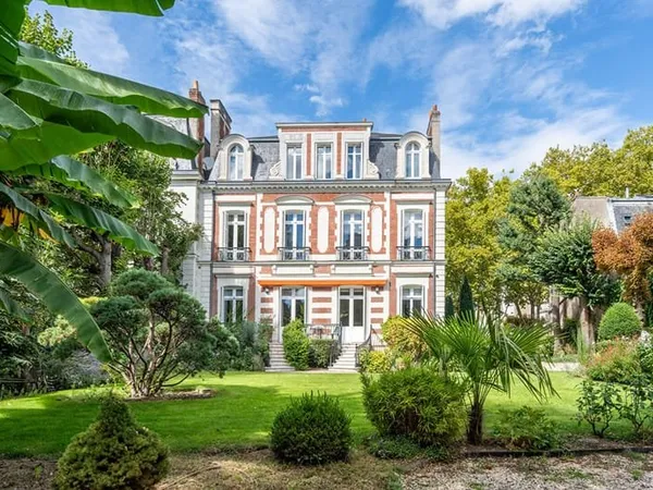 Hyper centre de Tours, Exceptionnel Hotel particulier sur une parcelle de plus de 1300m2