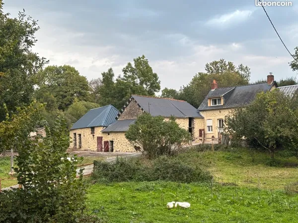Corps de ferme en pierre rénové - 3,7 ha - Sans aucun voisin - Cadre idyllique
