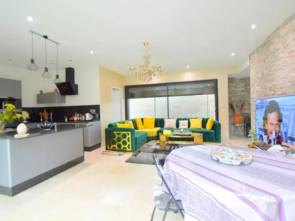 Villa T5 récente - 34160 Castries - Jardin arboré, piscinable