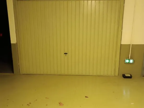 Box fermé dans immeuble récent proche de la gare de Clamart