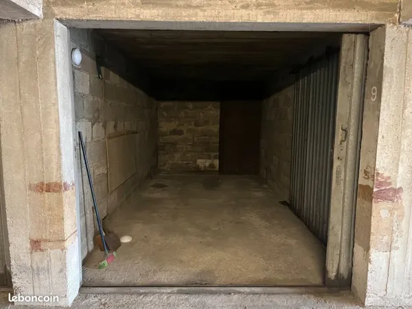 Garage / Box fermé - Poitiers - Idéal stockage ou investissement