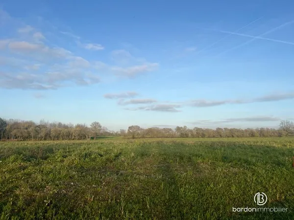 Terrain constructible - 640 m² - Viabilisé